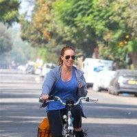 Haylie Duff riding her bike in Toluca Lake | Picture 84040